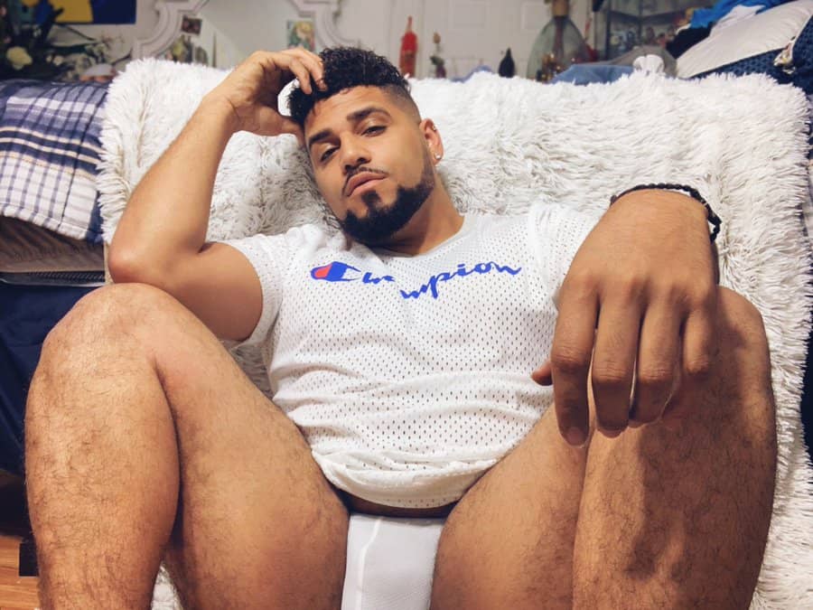 @Daddyvers Is So Freakin Daddy 😍. Check him out in his champion shirt posing in his underwear. He is such a sexy thick man. 