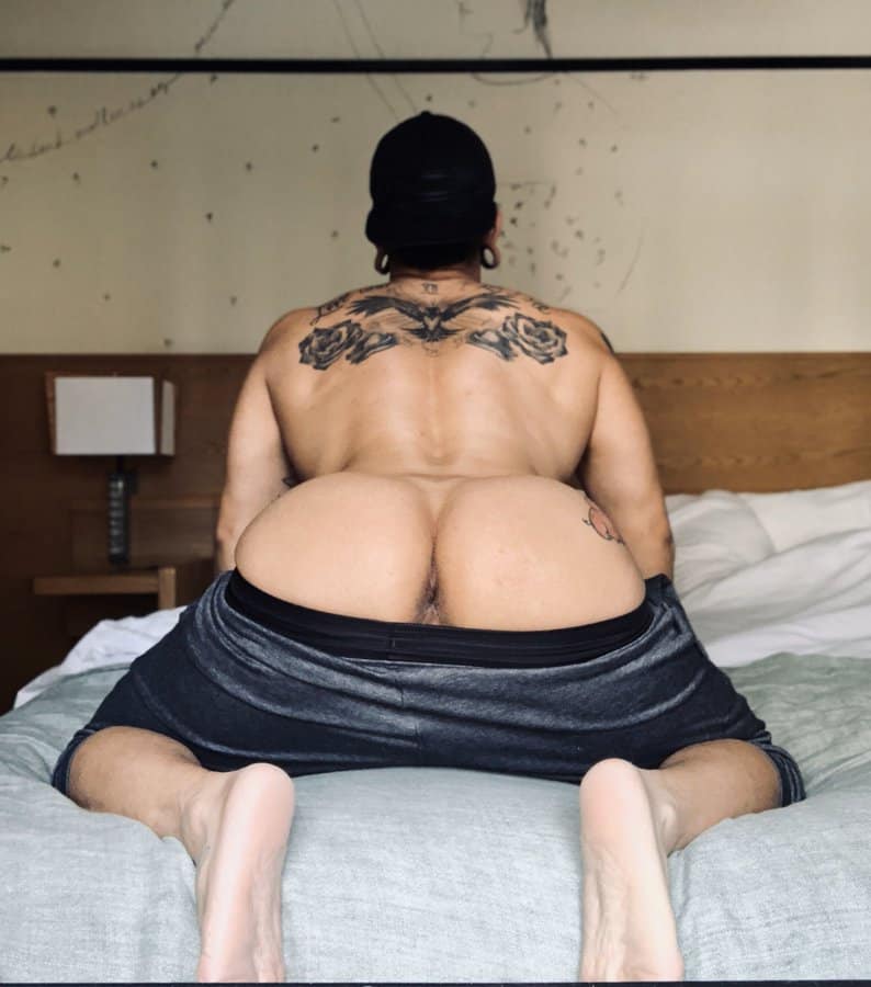 Hump Day Cakes w/ @RomanMaverick The sexy Roman Maverick XXX posing and showing off his sexy body and ass.