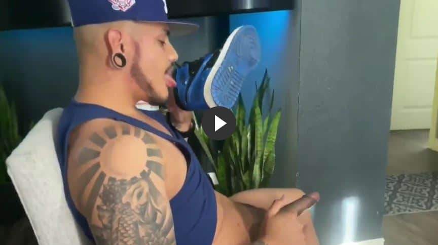 .@onlyfansx9x26x Eats The Cum Off His Nike Shoes